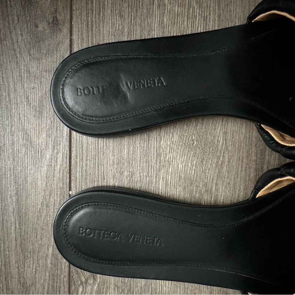 Bottega Veneta Padded Flat Sandals - Picture 3 of 7